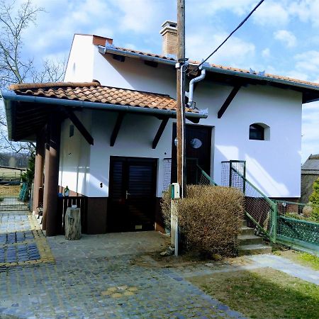 Dabasi Lovas Vendeghaz Hotel Luaran gambar
