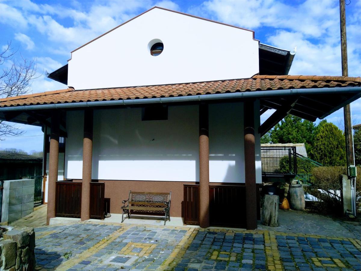 Dabasi Lovas Vendeghaz Hotel Luaran gambar