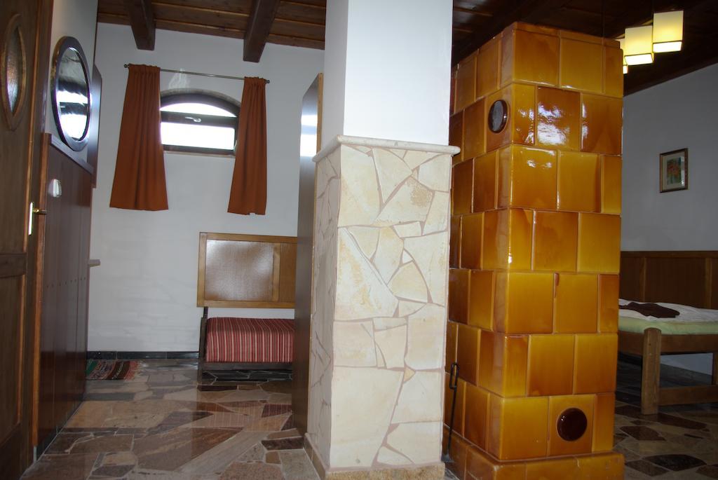 Dabasi Lovas Vendeghaz Hotel Luaran gambar