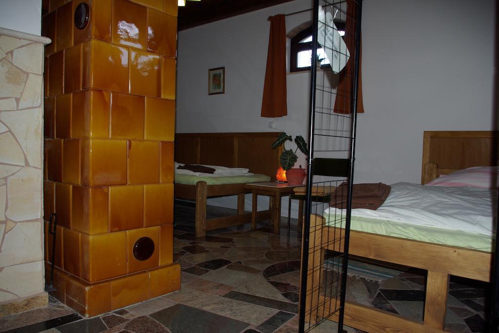 Dabasi Lovas Vendeghaz Hotel Bilik gambar