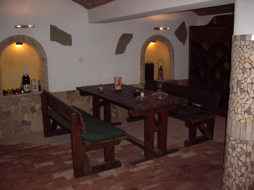 Dabasi Lovas Vendeghaz Hotel Luaran gambar
